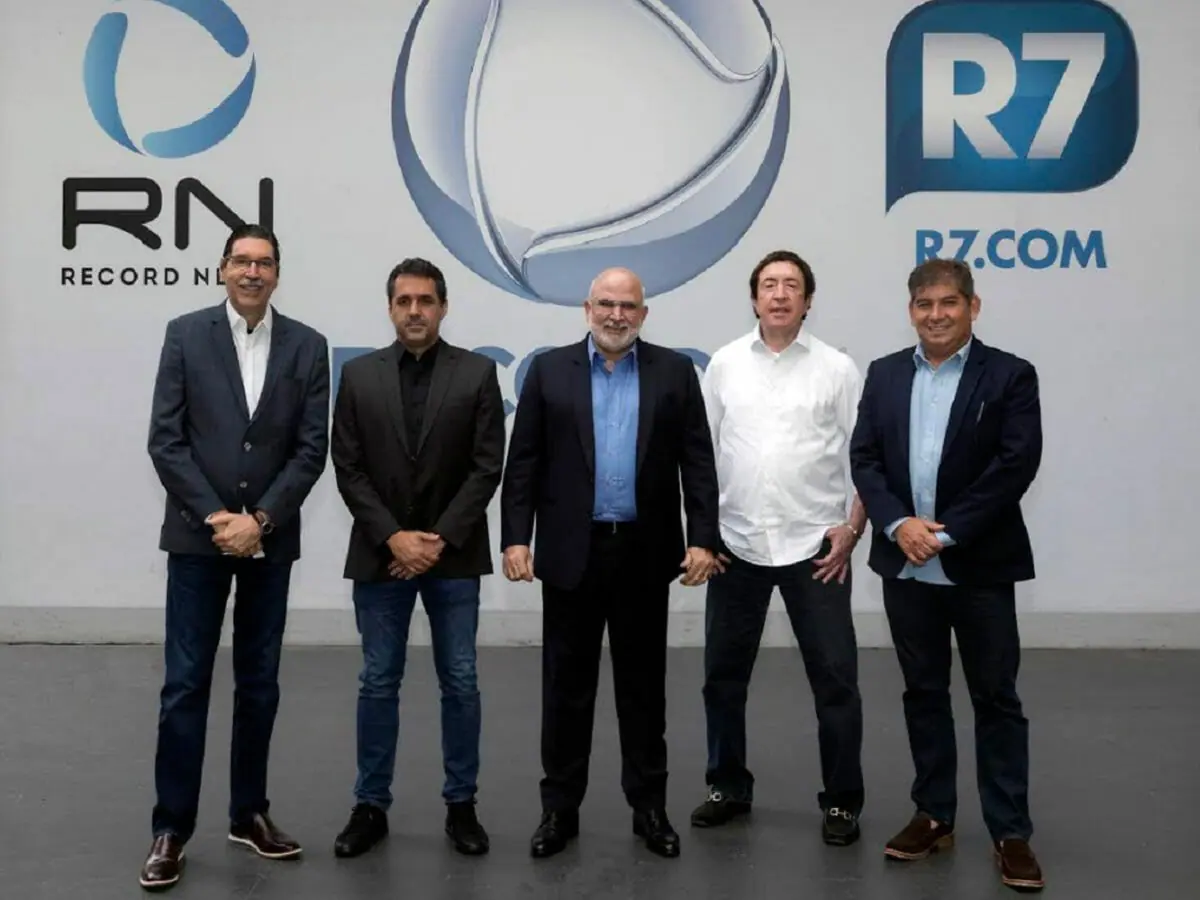 Hilton Madeira; Alarico Naves; Marcus Vinicius Vieira, CEO do Grupo Record; Walter Zagari; e Wagner Martins, Diretor Nacional de Comercialização.