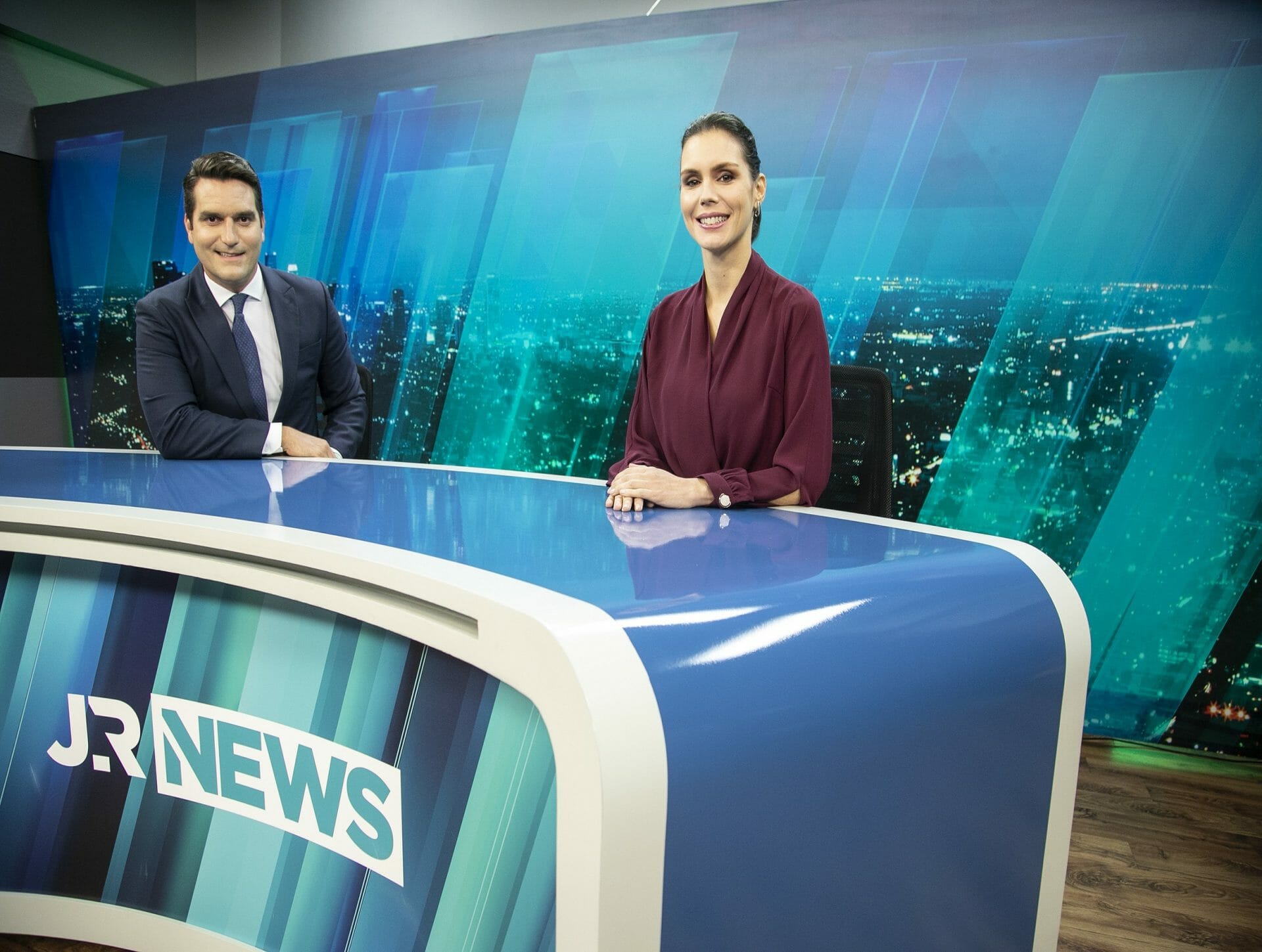 Gustavo Toledo e Camila Busnello no Jornal da Record News