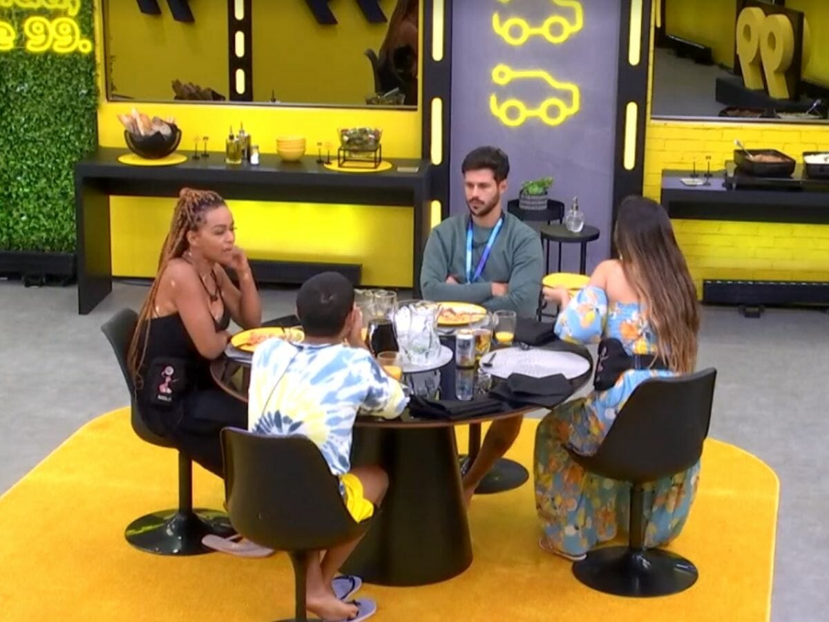 Rodrigo, Vinicius, Laís e Natália no Almoço do Anjo