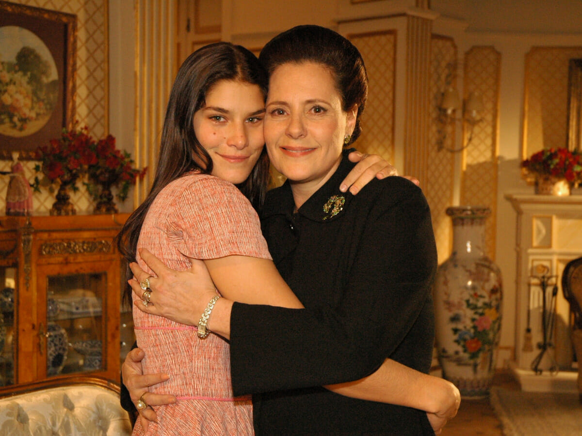 Priscila Fantin e Elizabeth Savalla em Alma Gêmea (Reprodução/Globo)