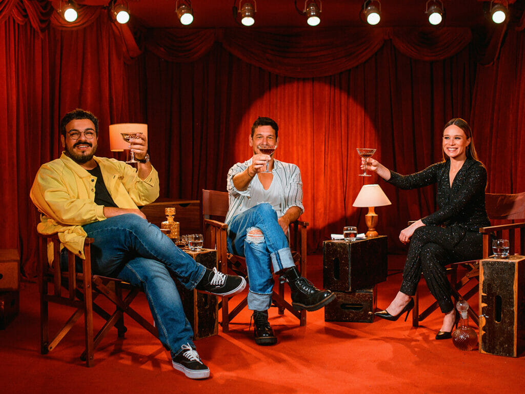 Mariana Ximenes grava o programa Happy Hour, do GNT, com Luis Lobianco e João Vicente de Castro
