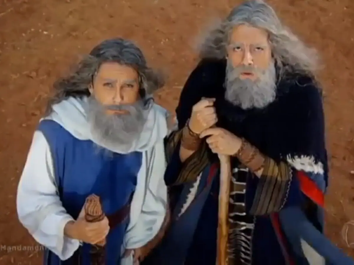 Arão (Petrônio Gontijo) e Moisés (Guilherme Winter) de A Bíblia