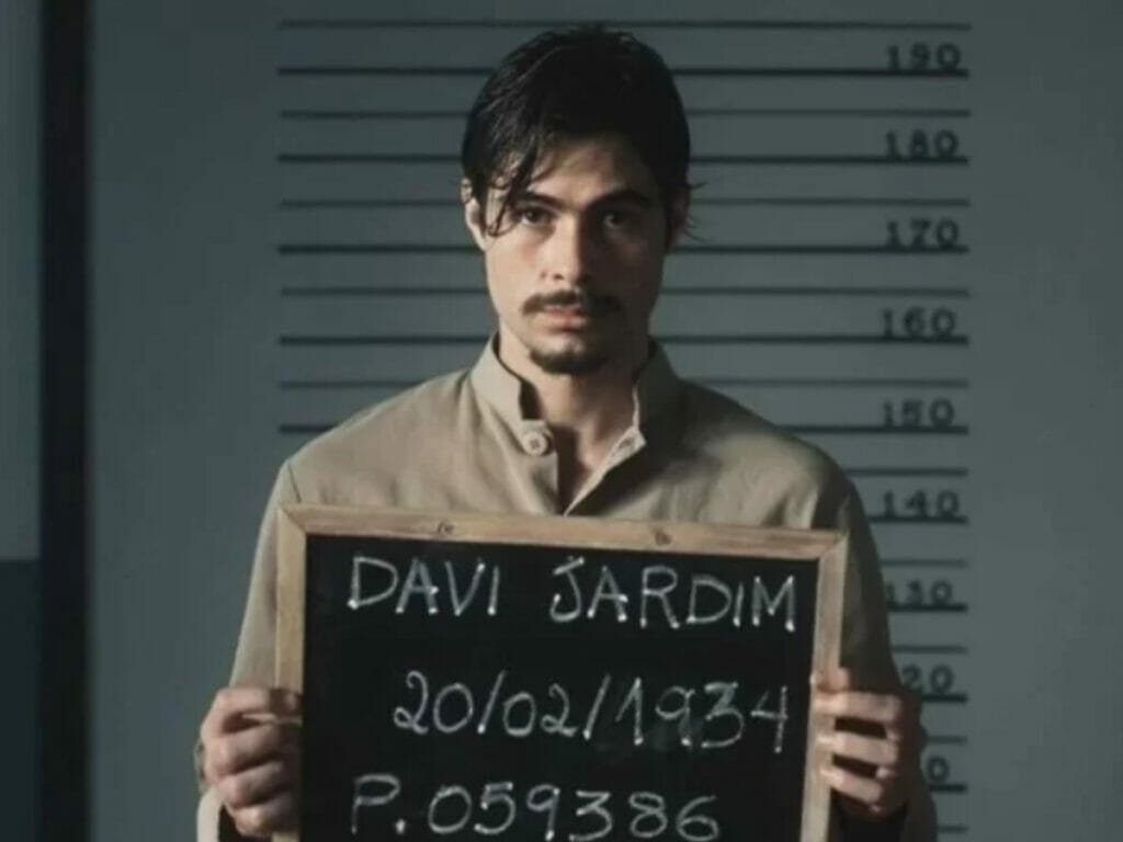 Davi (Rafael Vitti) é preso em Além da Ilusão (Reprodução/Globo)
