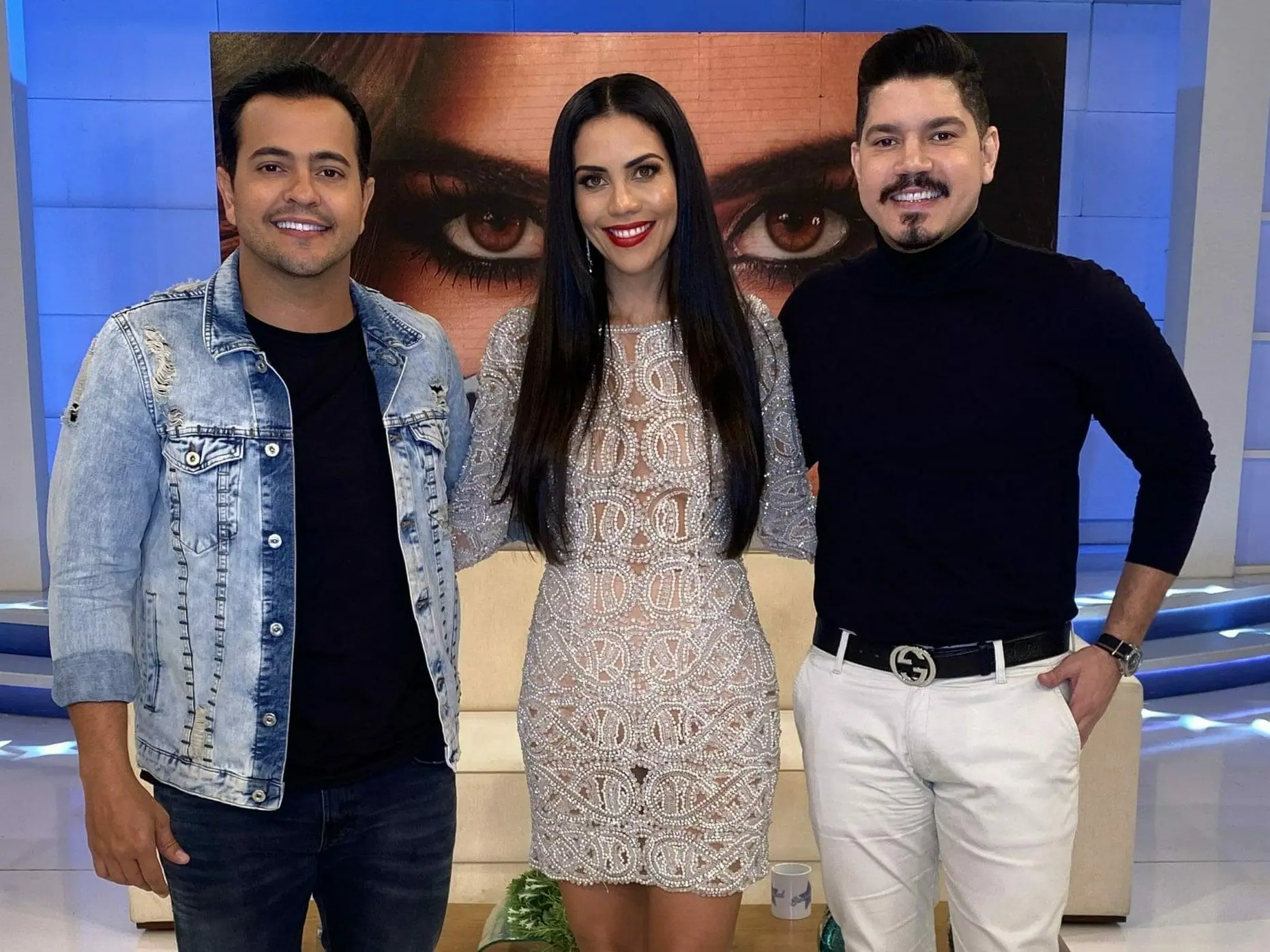 Daniela Albuquerque recebe Henrique e Juliano no programa Sensacional (Divulgação/RedeTV!)