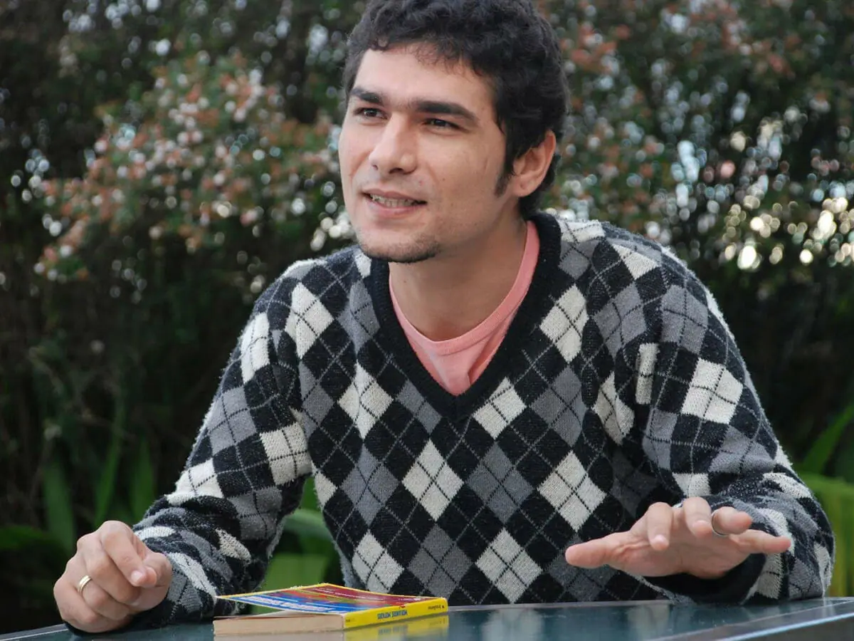 O ator Rômulo Braga