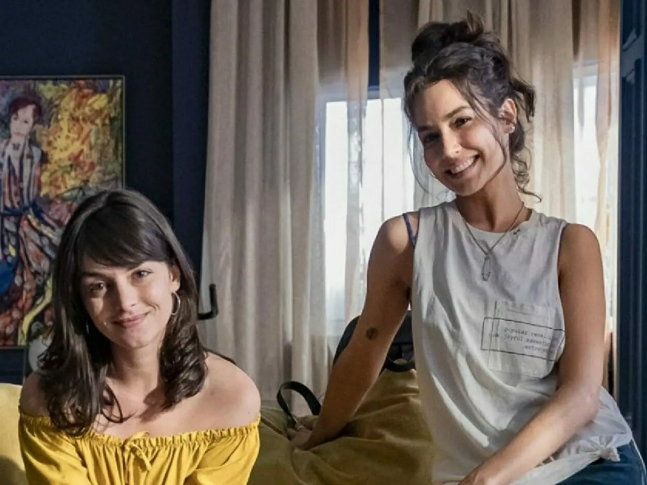 Bela (Bruna Martins) e Cecília (Fernanda Marques) em Um Lugar ao Sol (Divulgação/Globo)