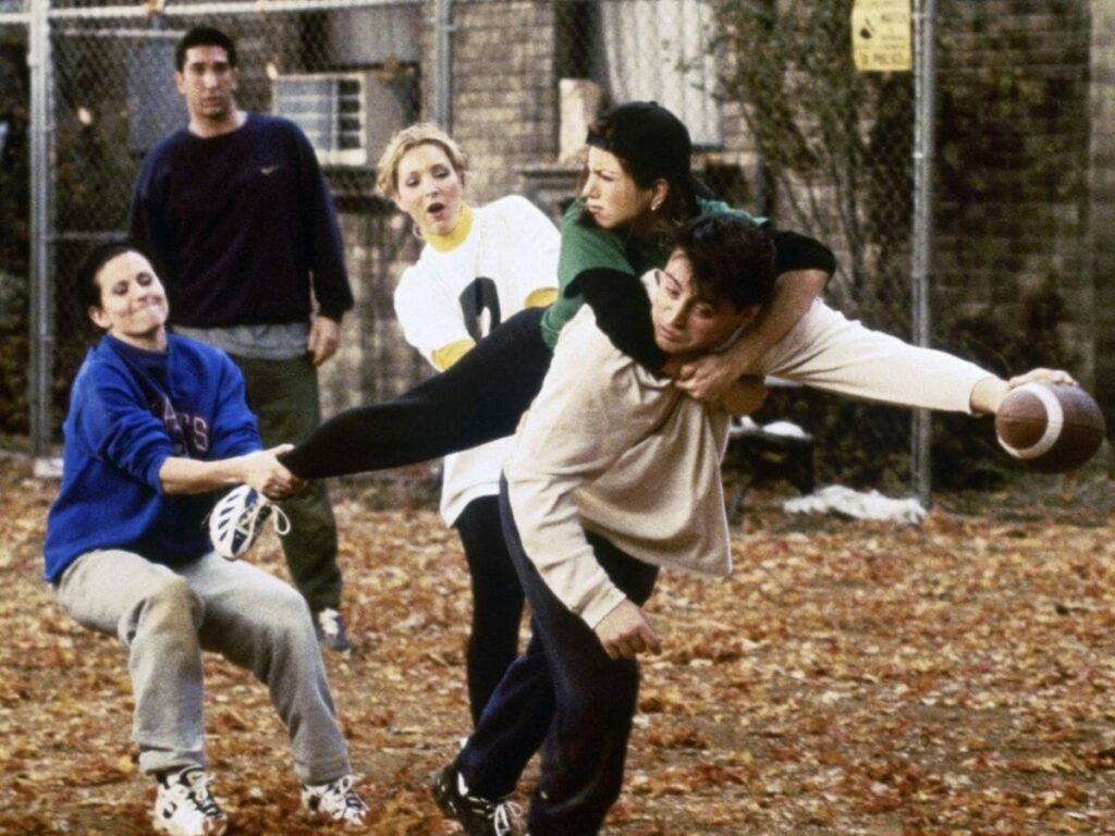 Elenco de Friends joga futebol americano em episódio da comédia