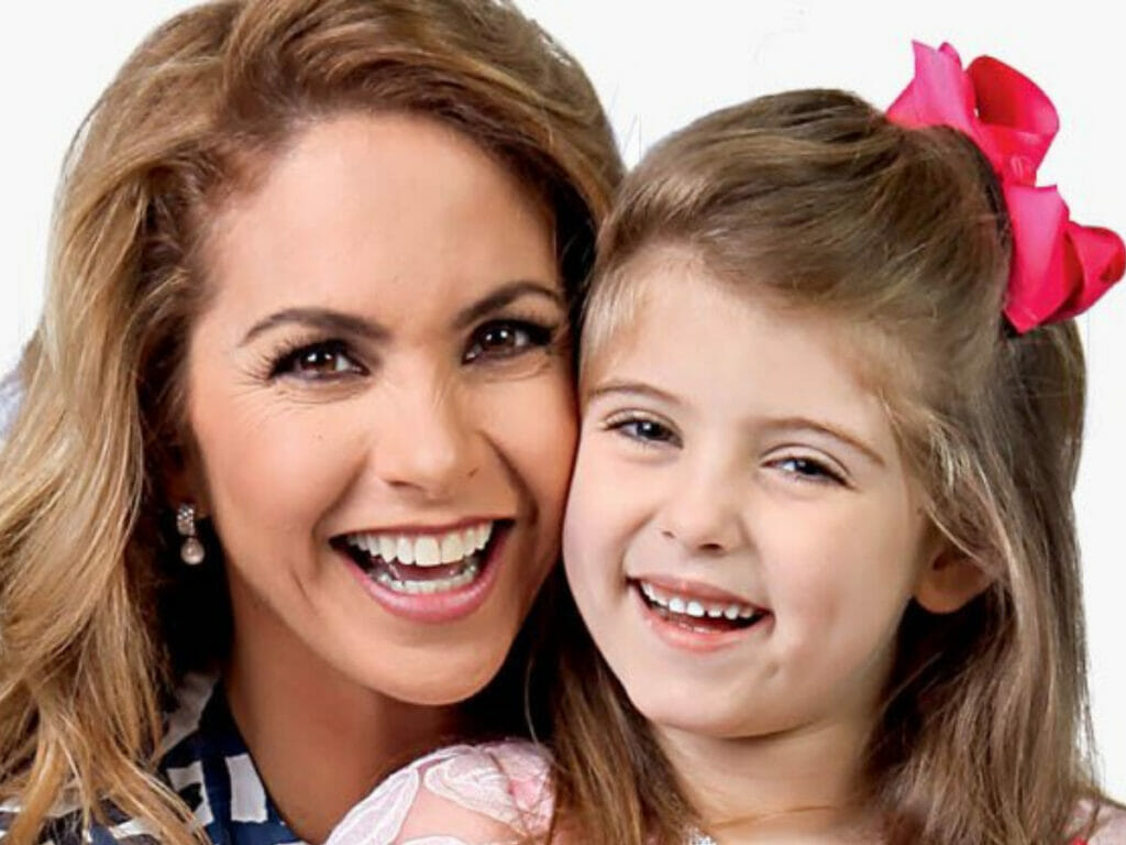 Lucero e Lorena Queiroz são mãe e filha em Carinha de Anjo, do SBT