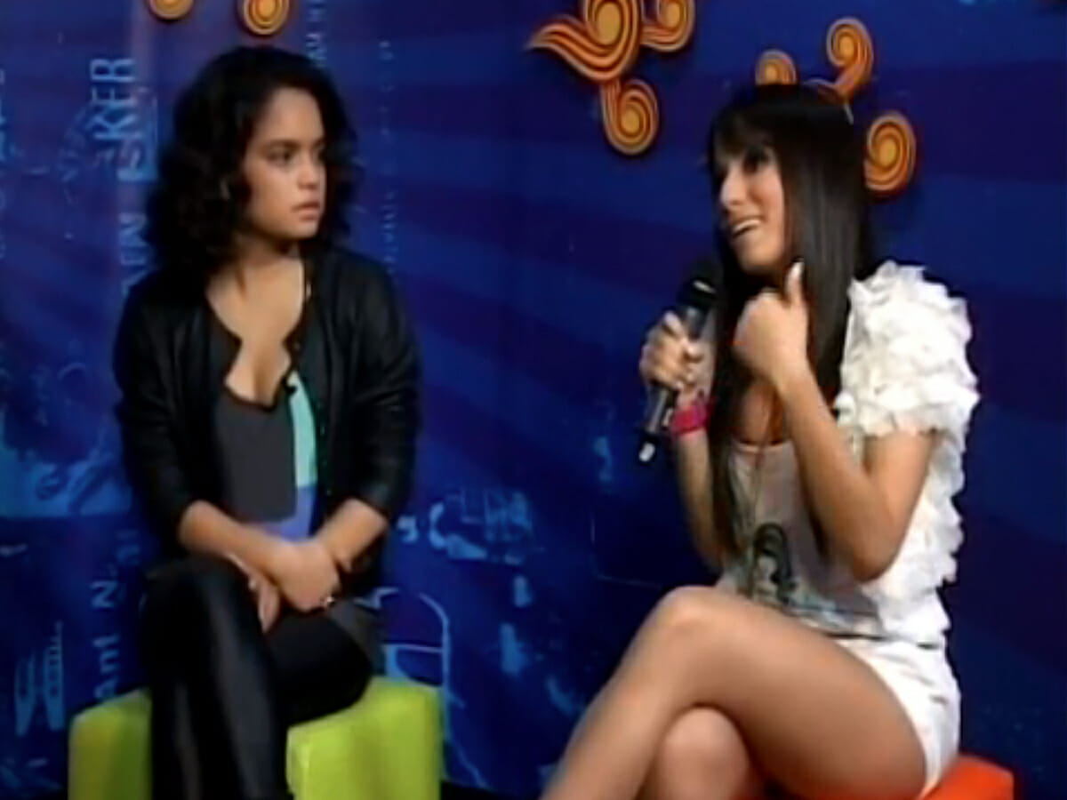 Anitta, em sua estreia na Globo, criticou personagem de Carol Macedo na frente da atriz