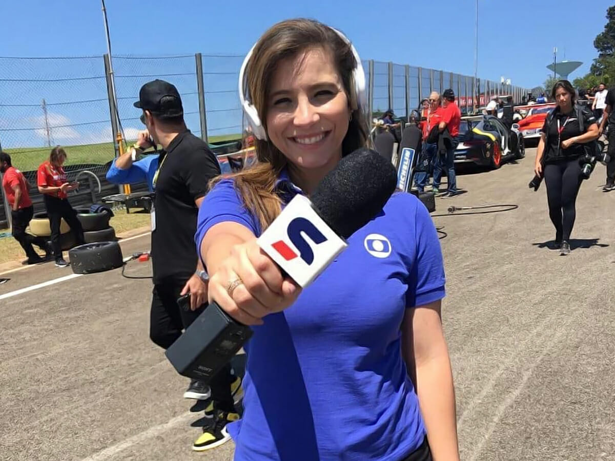 A jornalista Débora Carvalho, nova repórter da TV Tribuna, afiliada da Globo em Santos