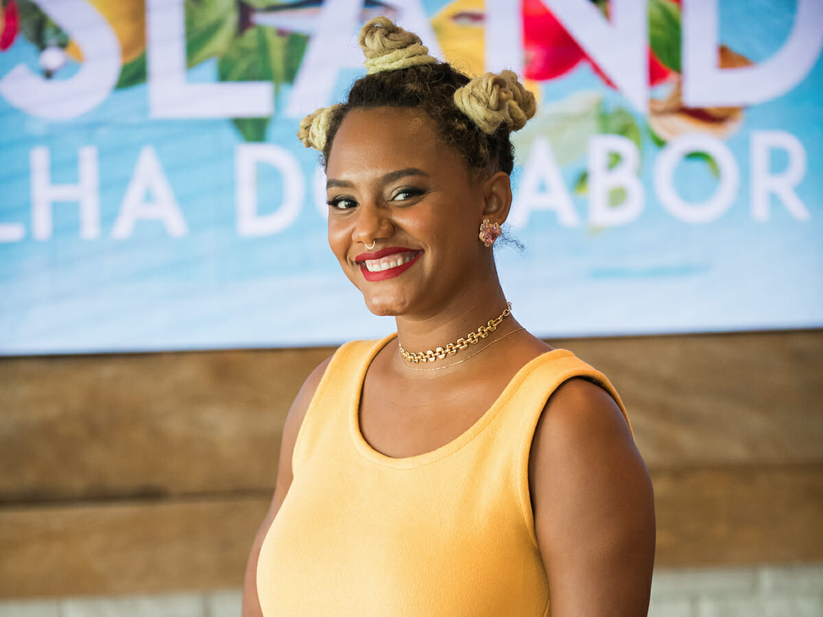 Jéssica Ellen, apresentadora do reality show Cook Island - Ilha do Sabor