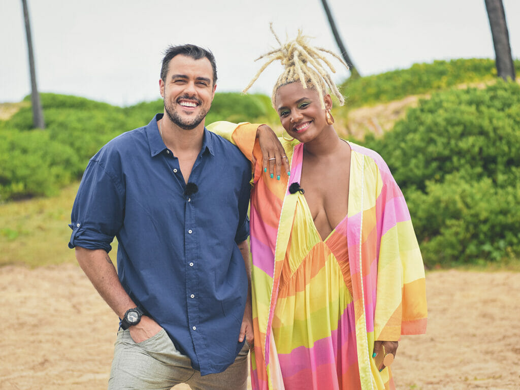Joaquim Lopes e Jéssica Ellen, apresentadores do reality culinário Cook Island - Ilha do Sabor