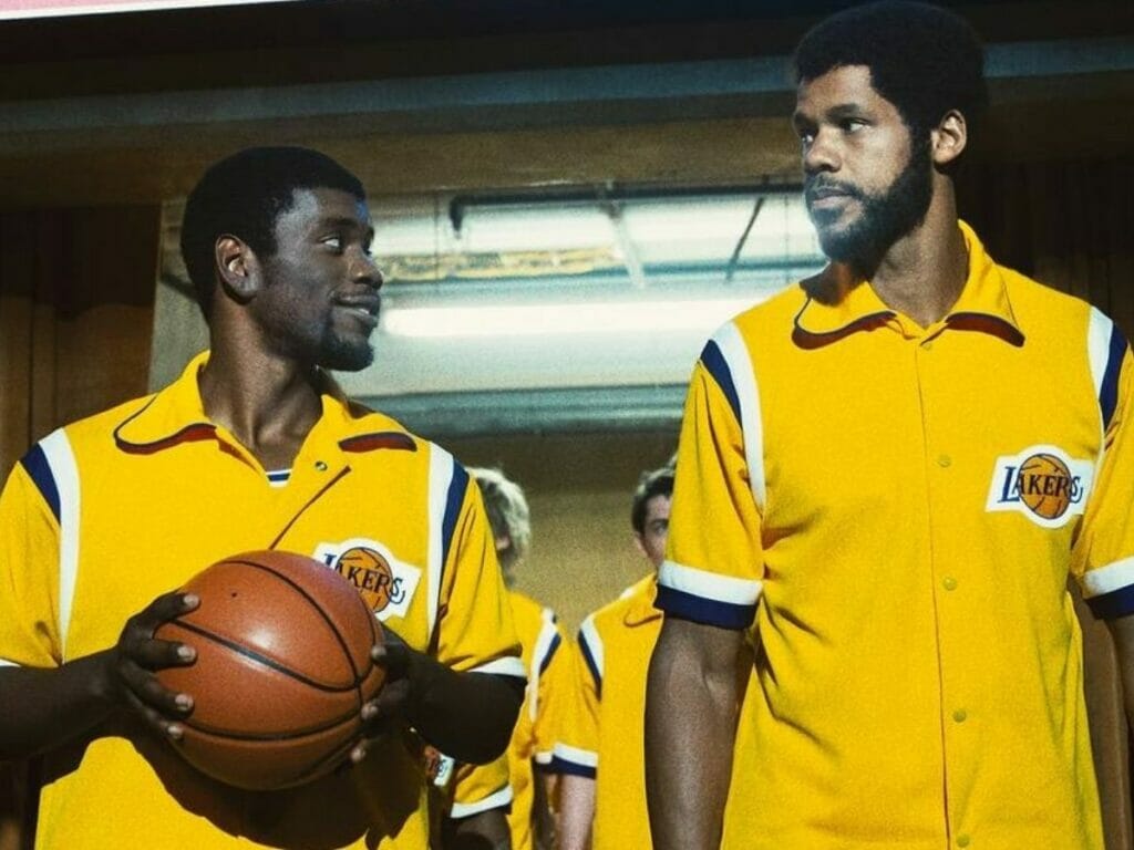 Quincy Isaiah e Solomon Hughes na série Lakers: Hora de Vencer