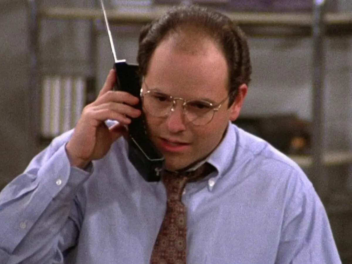 Jason Alexander em cena da comédia Seinfeld