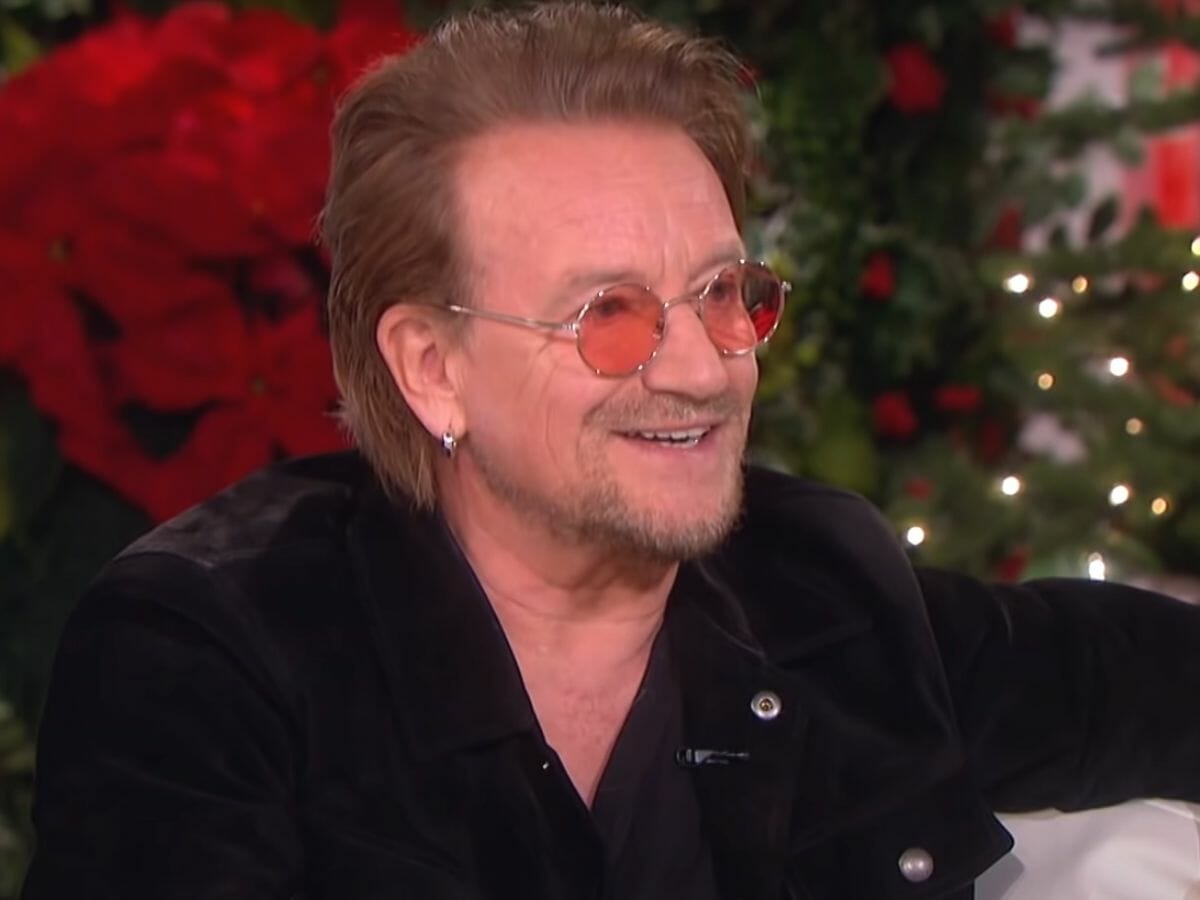 O cantor Bono no talk show da Ellen, no ano passado