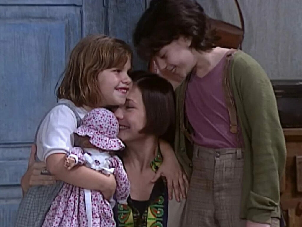 Fátima (Thaís Muller), Catarina (Adriana Esteves) e Jorginho em O Cravo e a Rosa