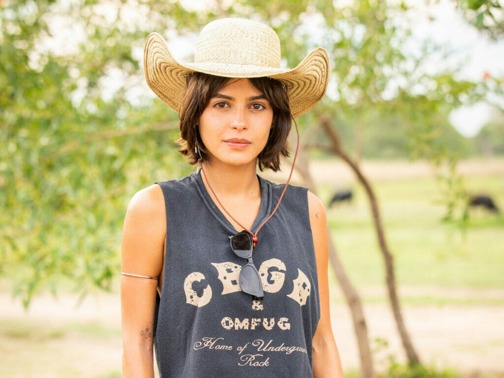 Guta (Julia Dalavia) em Pantanal