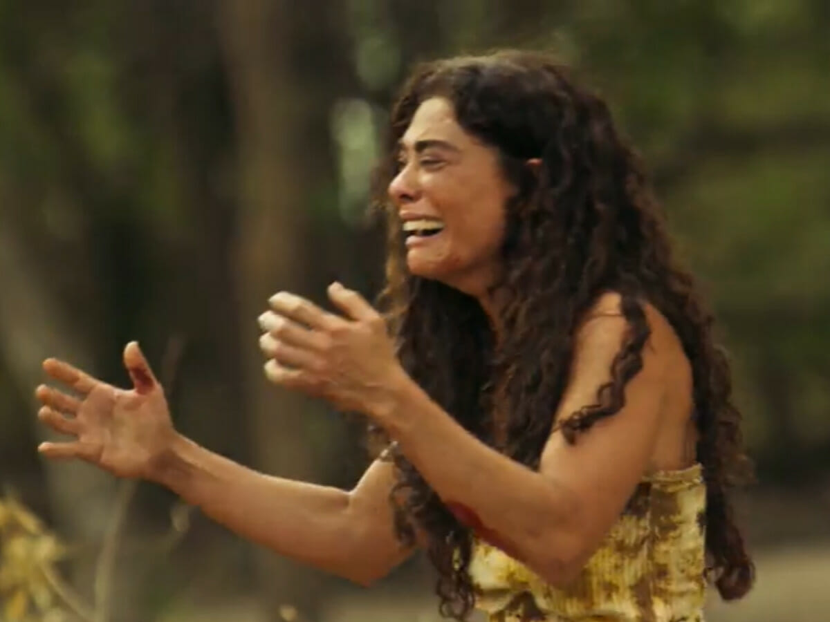 Maria (Juliana Paes) sofre com a morte de Gil (Enrique Diaz) em Pantanal