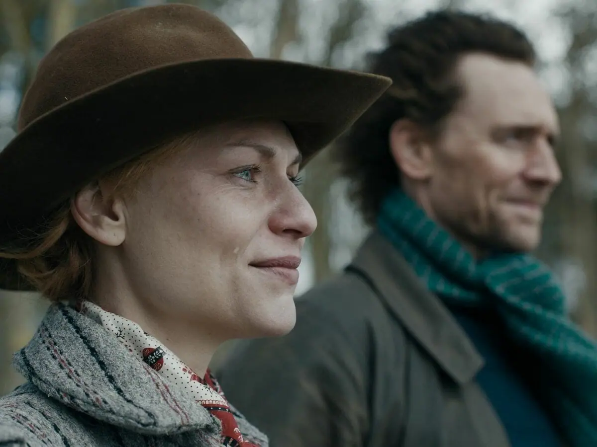 Claire Danes com Tom Hiddleston em A Serpente do Essex