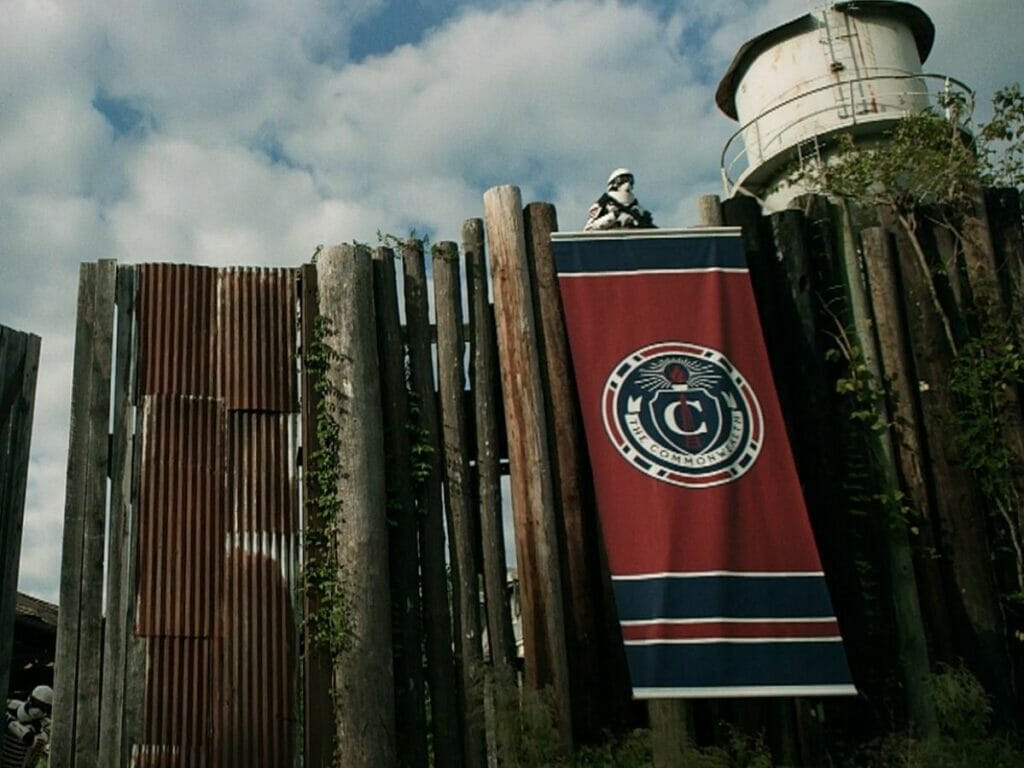 Bandeira de Commonwealth desenrola no muro de Hilltop