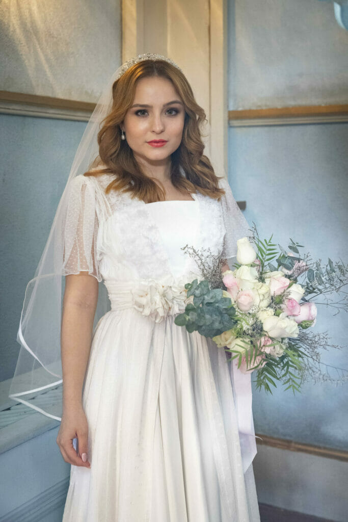 Isadora (Larissa Manoela) vestida de noiva em Além da Ilusão