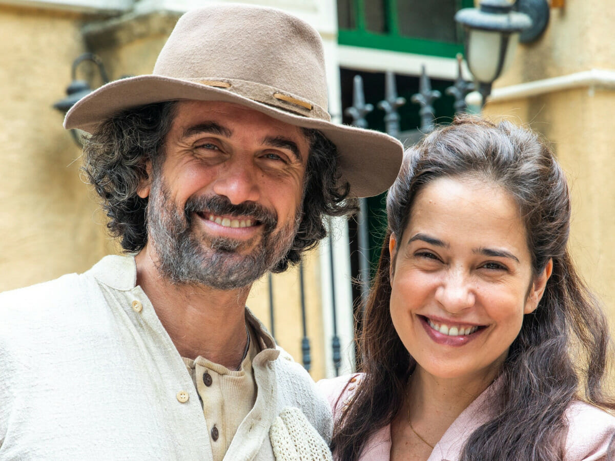 Leônidas (Eriberto Leão) e Heloísa (Paloma Duarte) em Além da Ilusão