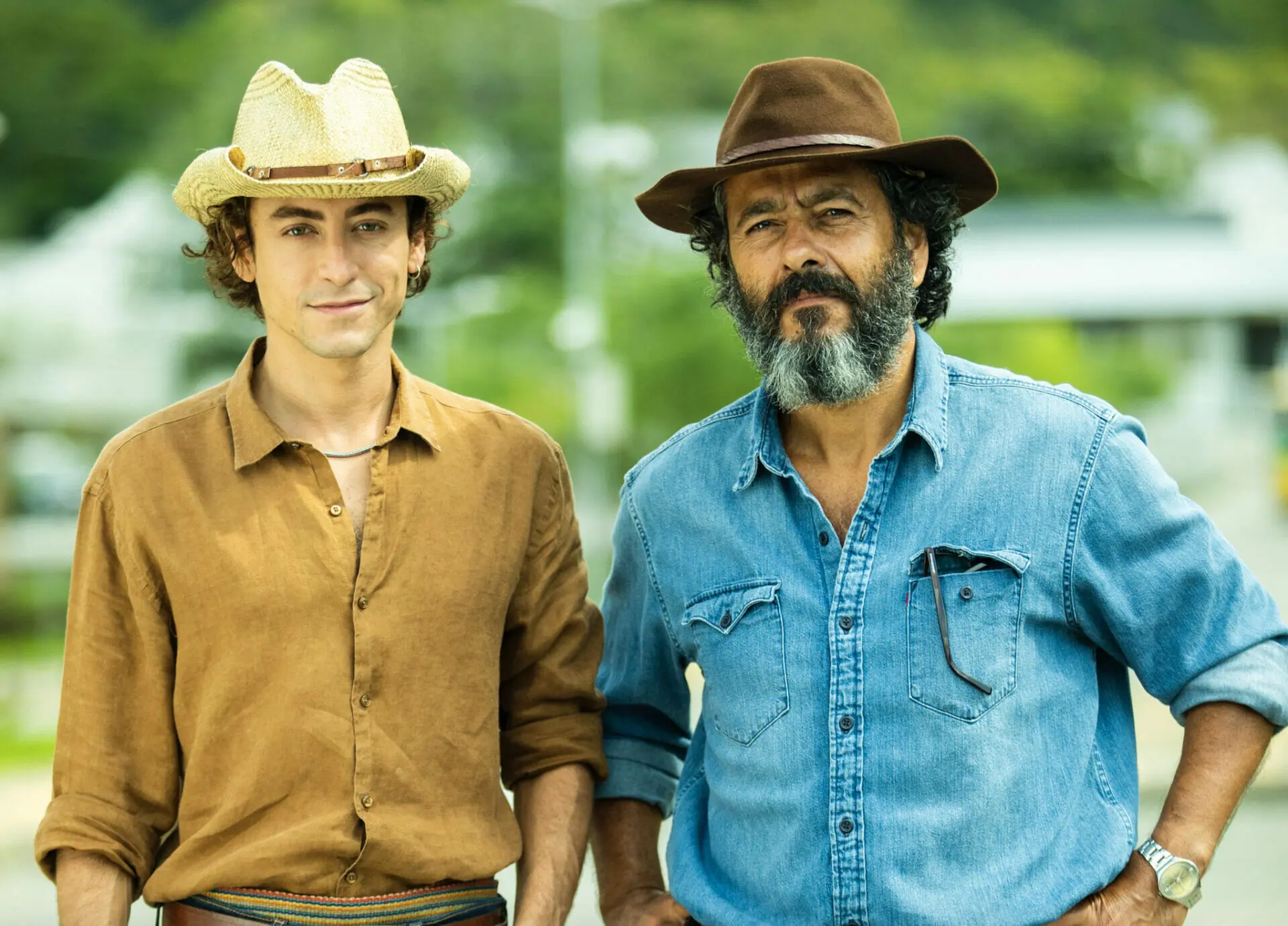 Jove (Jesuíta Barbosa) e José Leôncio (Marcos Palmeira) em Pantanal