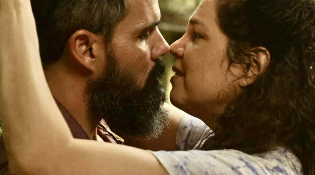 Alcides (Juliano Cazarré) e Maria Bruaca (Isabel Teixeira) na novela Pantanal