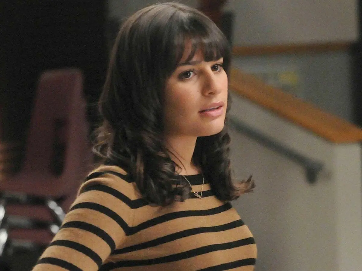Lea Michele em cena da comédia musical Glee