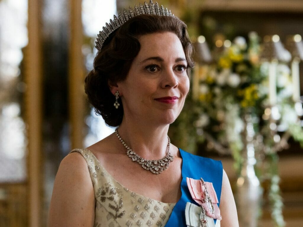 Olivia Colman na pele da rainha Elizabeth II em The Crown