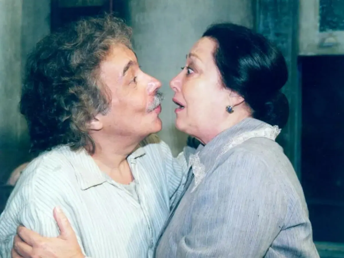 Calixto (Pedro Paulo Rangel) e Mimosa (Suely Franco) em O Cravo e a Rosa