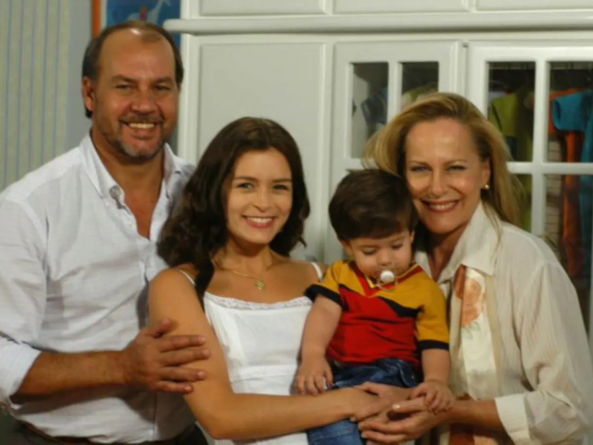 Paulo César Grande, Bianca Castanho e Lucinha Lins em Esmeralda