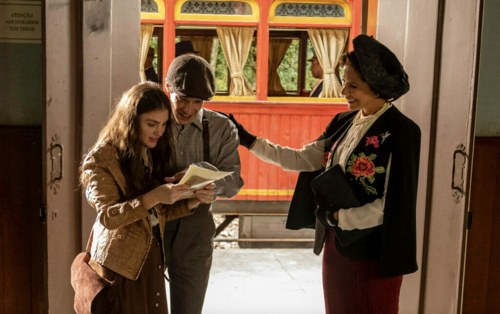 Olívia (Debora Ozório), Tenório (Jayme Matarazzo) e Lisiê (Angela Vieira) em Além da Ilusão