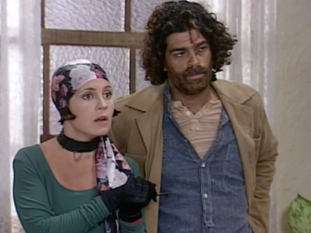 Catarina (Adriana Esteves) e Petruchio (Eduardo Moscovis) em O Cravo e a Rosa