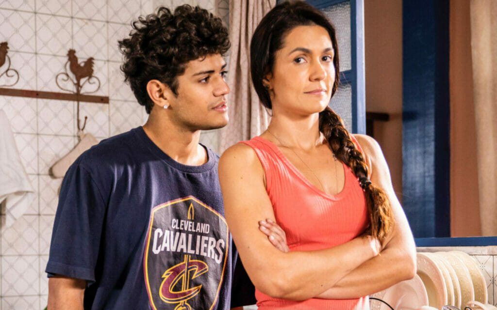 Renato (Gabriel Santana) e Zefa (Paula Barbosa) em Pantanal