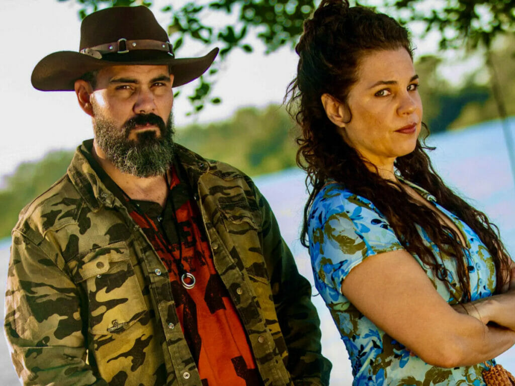 Alcides (Juliano Cazarré) e Maria Bruaca (Isabel Teixeira) em Pantanal
