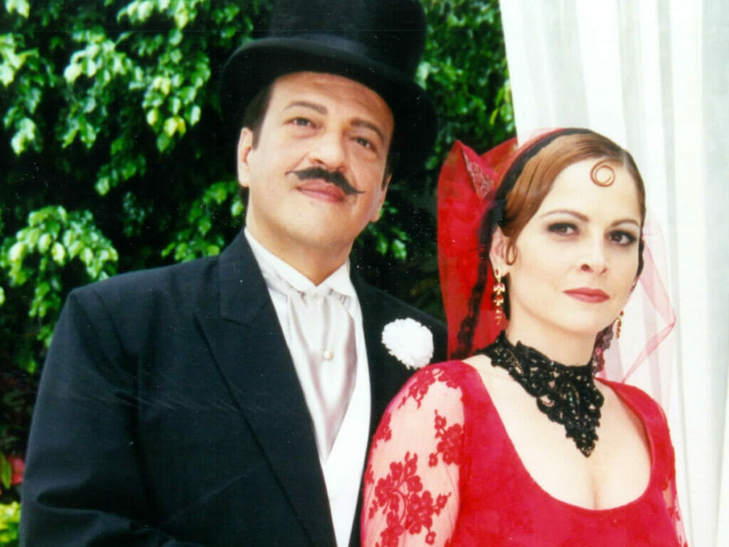 Batista (Luís Melo) e Marcela (Drica Moraes) em O Cravo e a Rosa