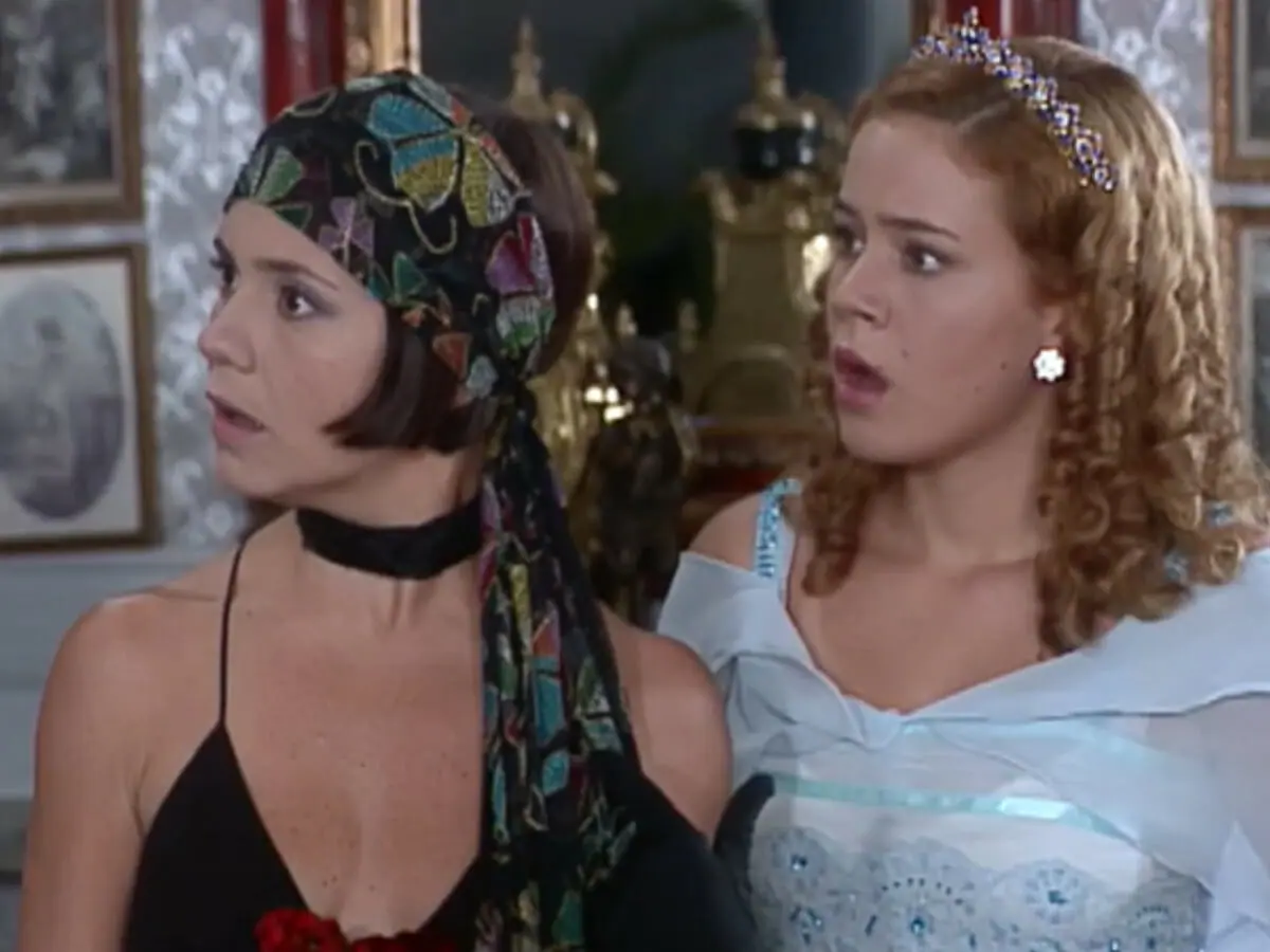 Catarina (Adriana Esteves) e Bianca (Leandra Leal) em O Cravo e a Rosa