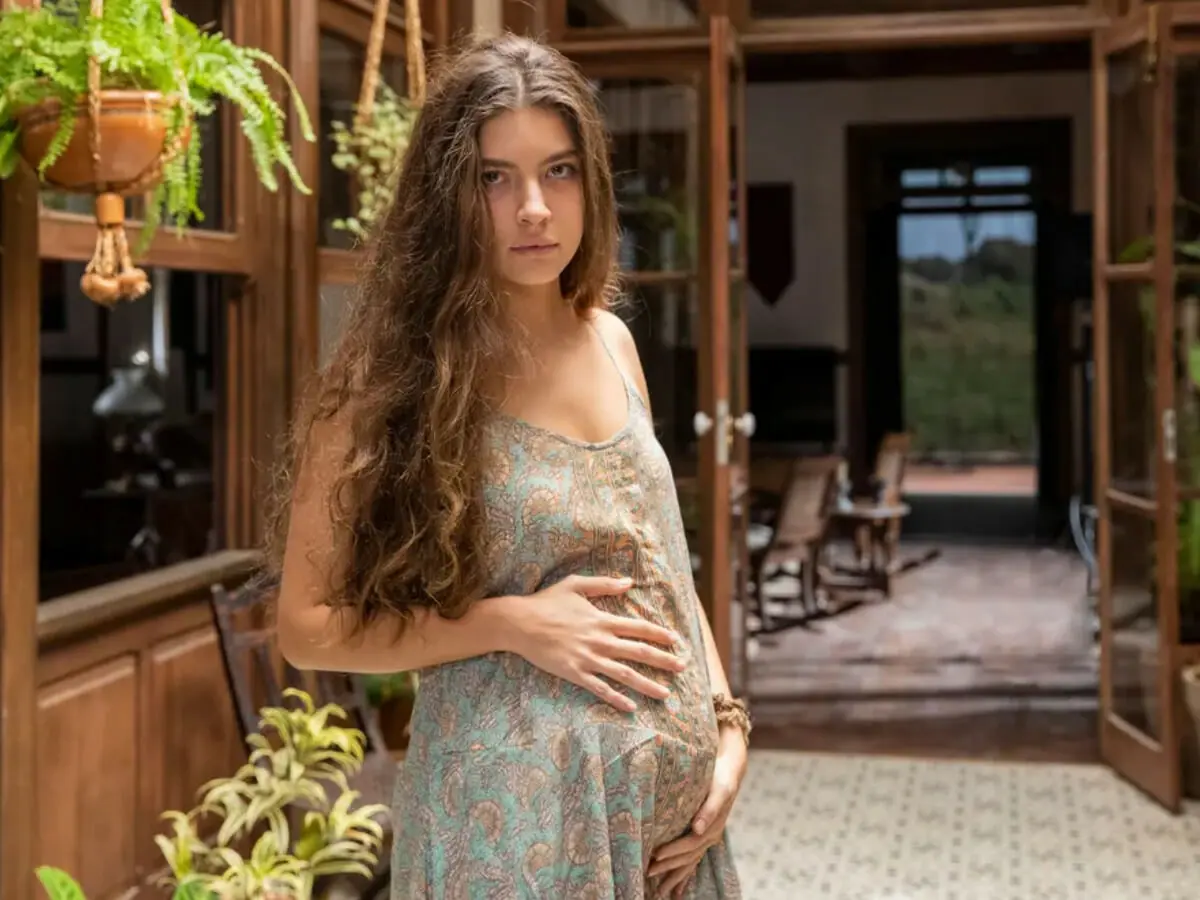 Juma (Alanis Guillen) grávida em Pantanal