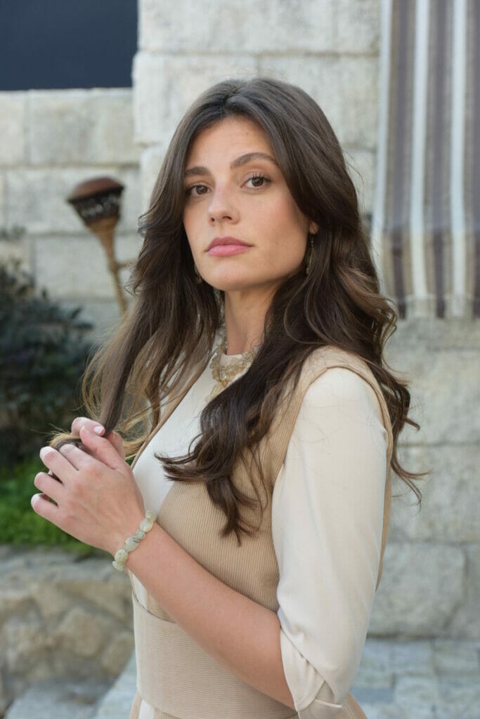 Lina Mello (Mical) na série Reis