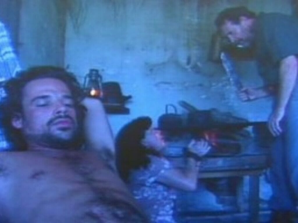 Alcides (Ângelo Antônio) preso e Tenório (Antônio Petrin) com facão em Pantanal de 1990