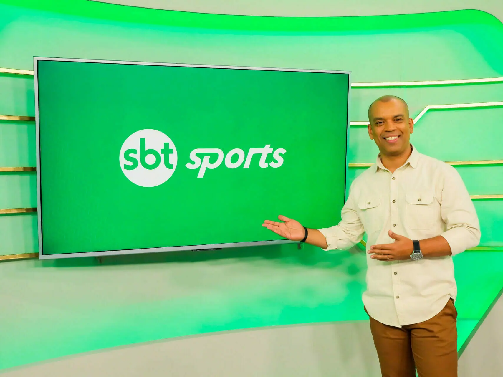 Luiz Alano é o apresentador do programa SBT Sports