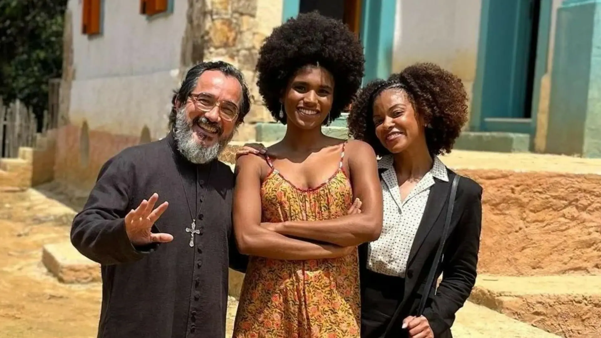 Dagmar (Heloísa Jorge), Lorena (Mariana Sena) e Zezo (Nanego Lira)