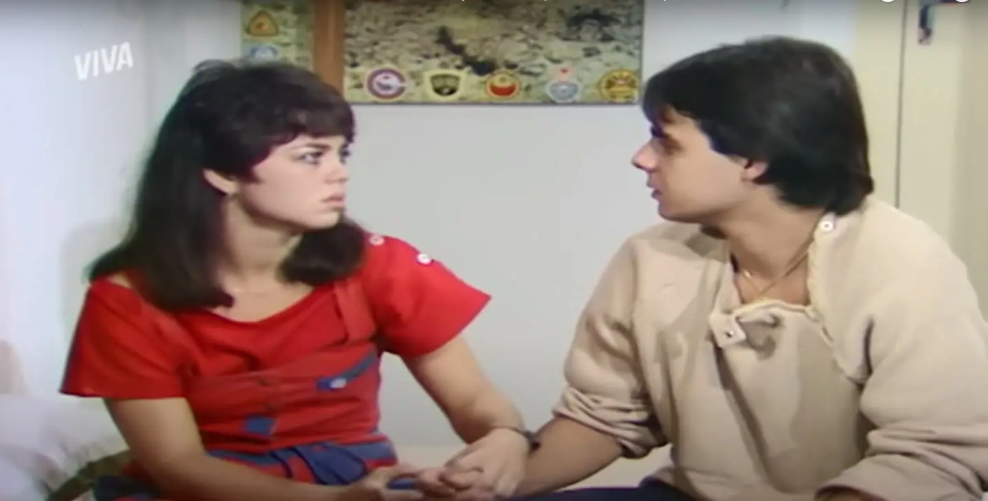 Duda (Élida L'Astorina) e Franco (Cássio Gabus Mendes) em Pão-pão, Beijo-beijo