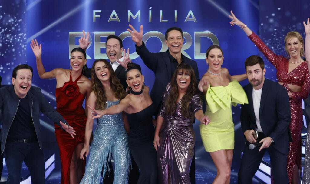 Família Record reúne atores e apresentadores da emissora em uma grande confraternização