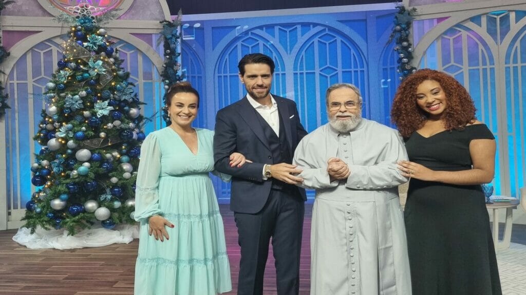 Dani Espíndola, Thiago Arancam. padre Antonio Maria e Lia Lira no Sábado com Maria especial de Natal