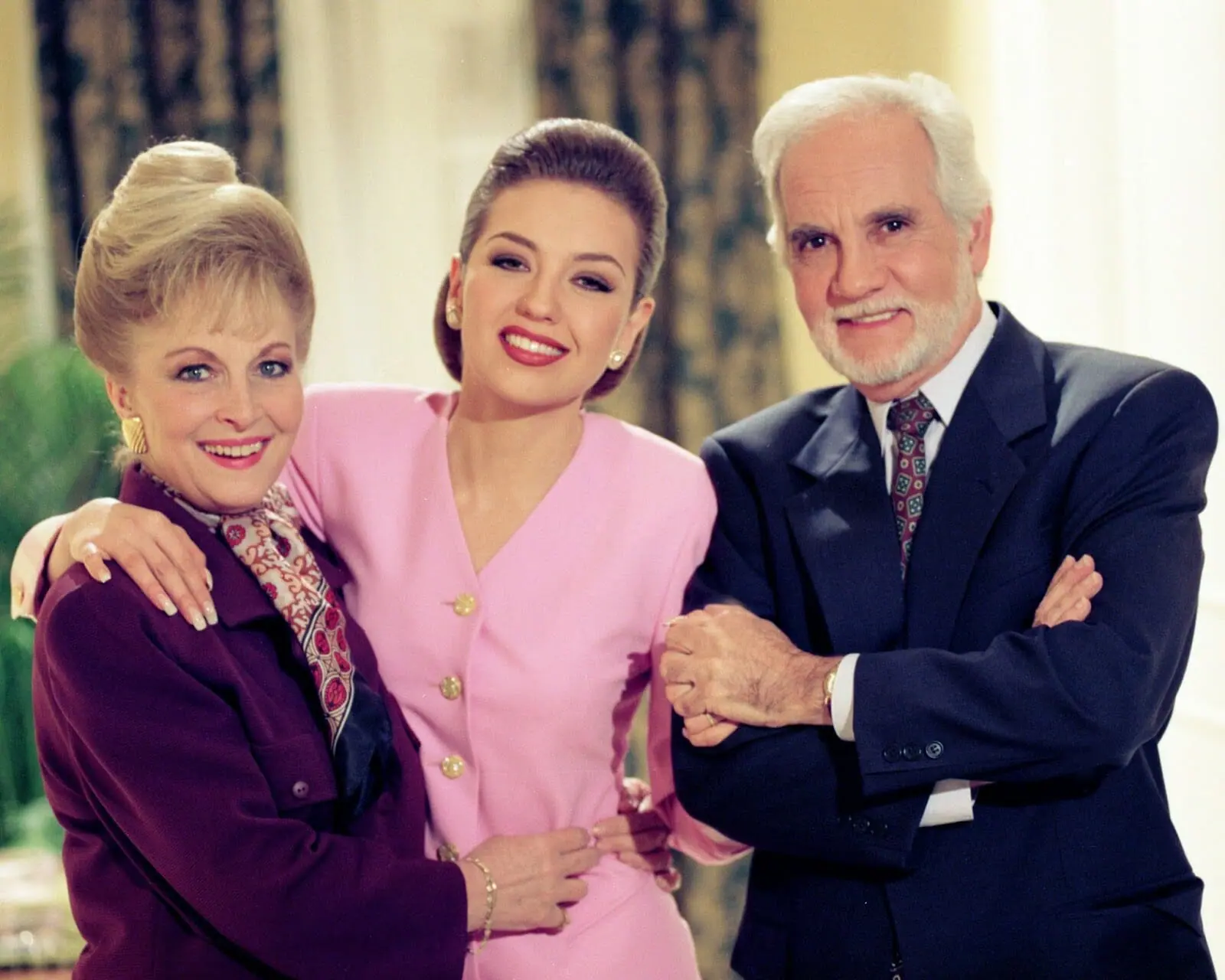Vitória (Irán Eory), Maria (Thalía) e Fernando (Ricardo Blume) em Maria do Bairro