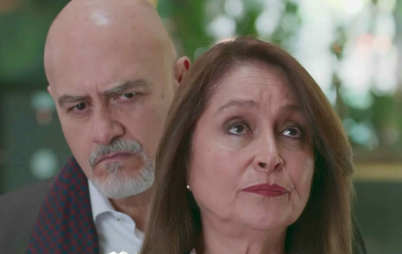 Lino (Marco Treviño) e Bárbara (Daniela Romo) em Vencer o Desamor