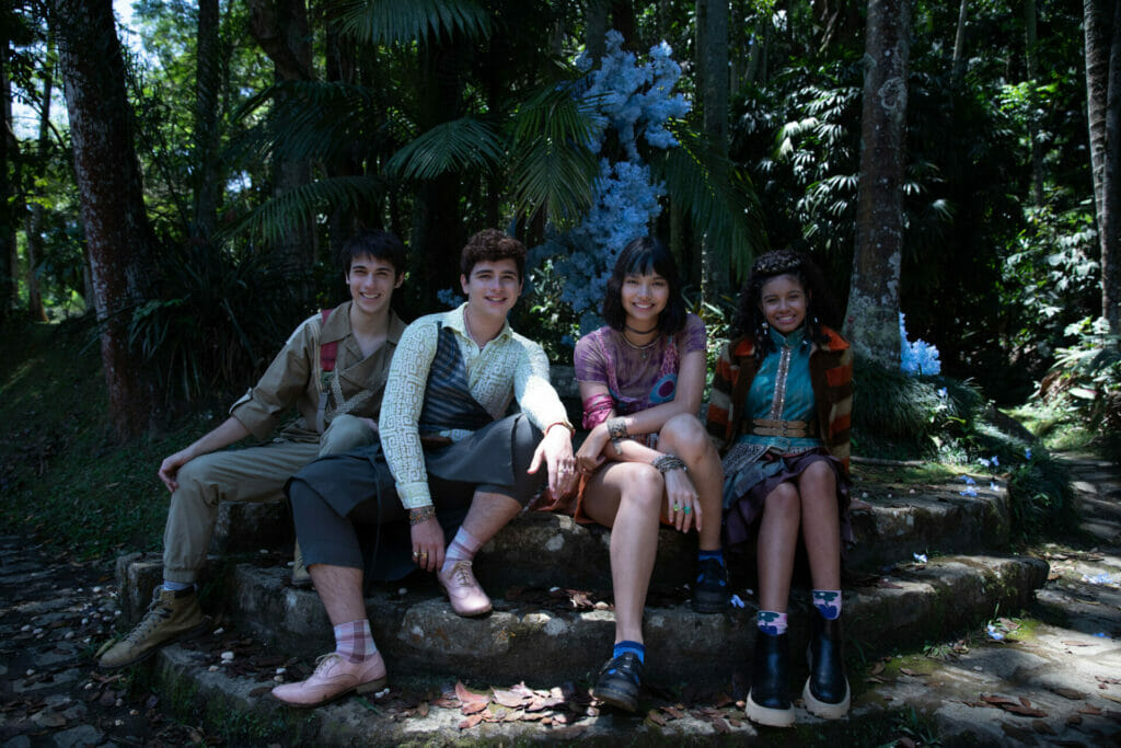 João Victor, Dani Flomin, Yuki Sugimoto e Laura Luz em Mila no Multiverso