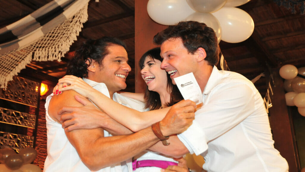 Carlos (André Di Moura), Rita (Julianne Trevisol) e Francisco (Guilherme Berenguer) em Vidas em Jogo